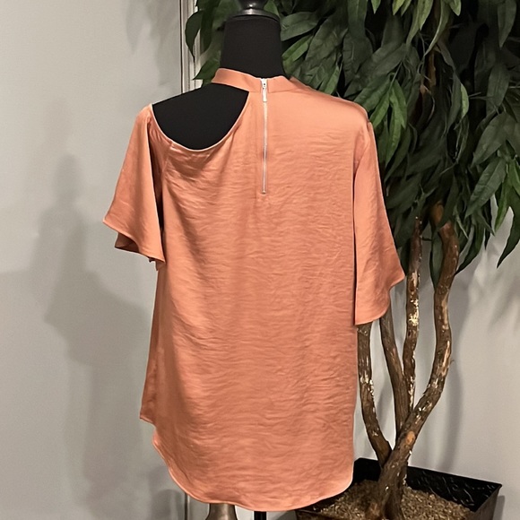 (GUC) Express Open Shoulder Blouse - Picture 3 of 7